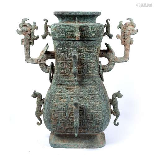 Large ritual bronze wine vessel and cover, Hu Chinese Western Zhou Dynasty style, the body decorated