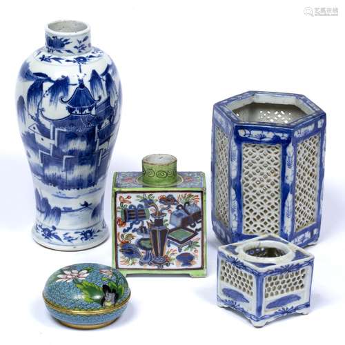 Blue and white porcelain vase Chinese, 19th Century with Kangxi mark 23cm a clobbered tea caddy, a