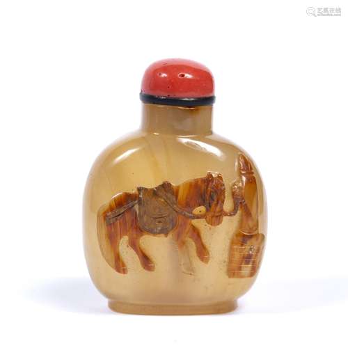 Pale brown agate snuff bottle Chinese, 1820-1850 of rounded rectangular form, the body with toffee