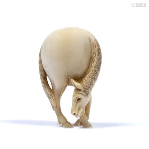 Ivory netsuke of a horse Japanese, 19th Century in the 18th Century style 9cm high