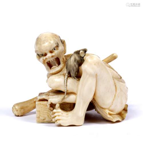 Ivory okimono Japanese, Meiji of a disappointed rat-catcher squatting beside his box trap holding