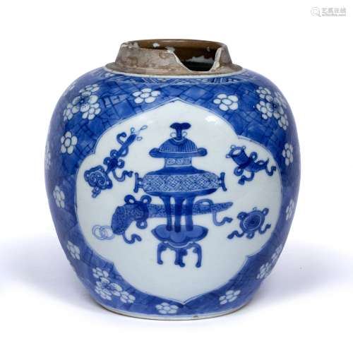 Blue and white porcelain ginger jar Chinese, Kangxi (1662-1722) having a panel of 'antiques' 18cm