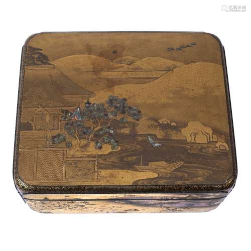 Gold lacquer and nashiji tobako Japanese of rounded rectangular form, and fitted with interior tray,