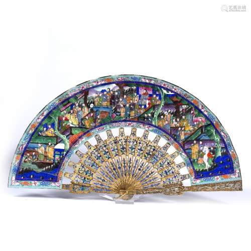 Filigree and paper fan Chinese, 19th Century decorated in paper depicting a court scene with