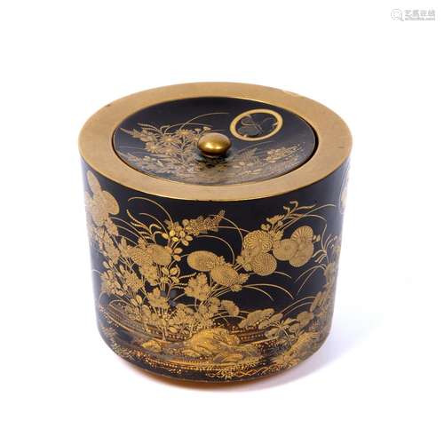 Black lacquer cylindrical kogo and cover Japanese, early Meiji decorated in gold takamakie with