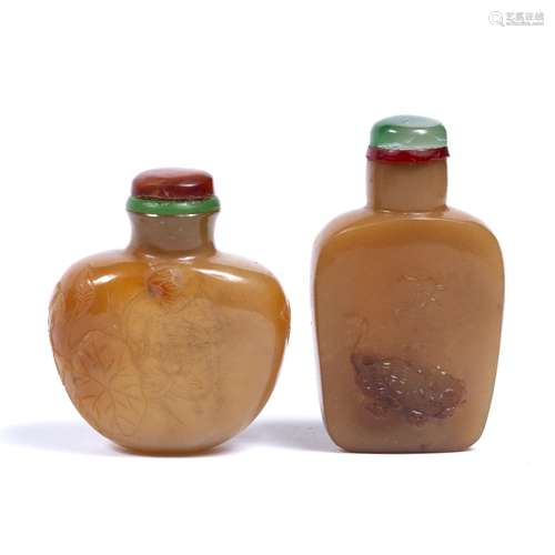 Toffee brown agate rounded baluster snuff bottle Chinese, 1840-1880 the body carved in low relief