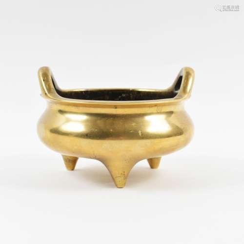 Bronze ting Chinese, 19th Century of rounded form, raised on three feet with loop handles 13cm