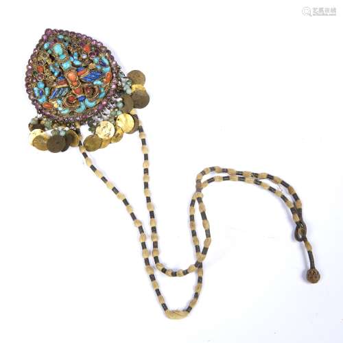 Gem set figural panel pendant Tibet, 19th/20th Century set against a metal backing on a bead link