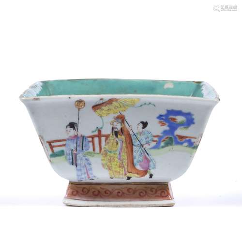 Canton square bowl Chinese, 19th Century having painted courtiers to each side in enamels 15cm