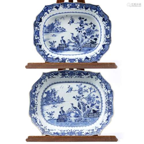 Pair of graduated oval export blue and white chargers Chinese, Qianlong painted with river