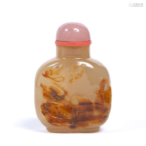 Pale brown agate snuff bottle Chinese, 1820-1880 of flattered rectangular form with toffee