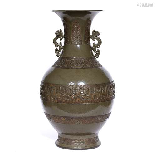 Canton porcelain Hu shaped stylised dragon handled vase Chinese, 19th Century emulating a bronze