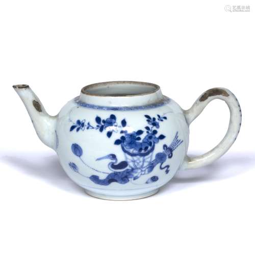 Blue and white porcelain teapot Chinese, Kangxi (1662-1722) decorated with a scroll to one side, the