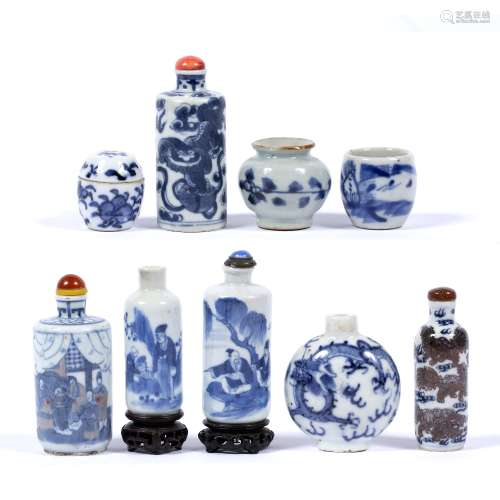 Six blue and white porcelain snuff bottles Chinese, 19th/20th Century of cylindrical and bottle form
