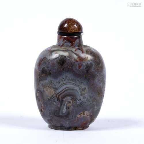 Carved agate snuff bottle Chinese, 19th Century with grey striations in the stone 8cm high