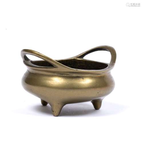 Bronze miniature ding Chinese, 19th Century Xuande mark 8cm