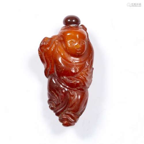 Amber snuff bottle Chinese carved in the form of a childlike figure, 21.8g approx. 7cm