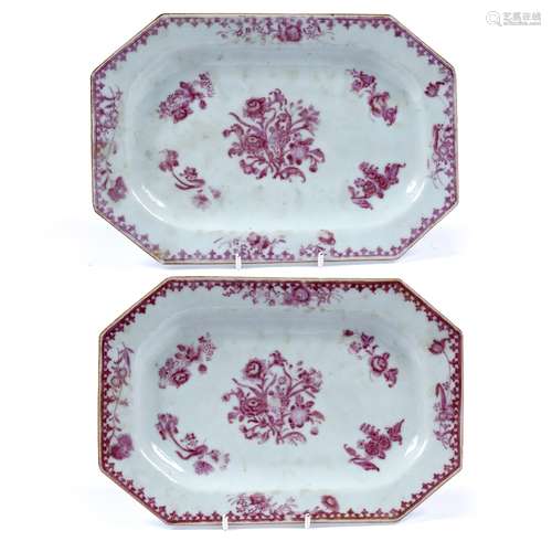 Pair of export small platters Chinese, Qianlong painted with purple sprays of flowers within a