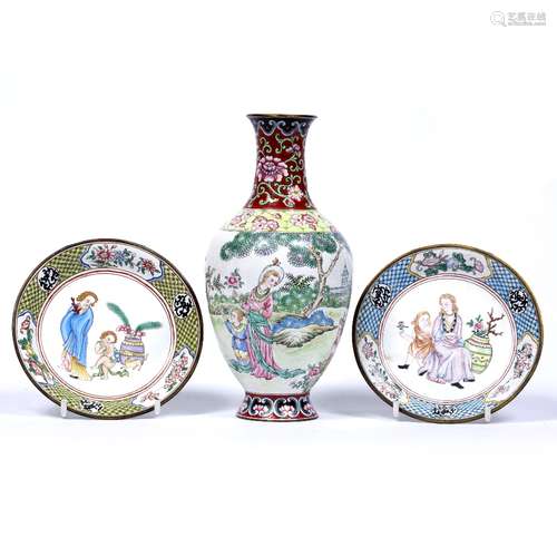 Pair of enamel circular dishes Chinese, 18th/19th Century painted with European subjects within