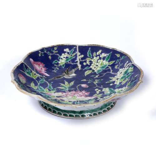 Canton famille rose porcelain petal shaped shallow bowl Chinese, Guangxu period decorated with a