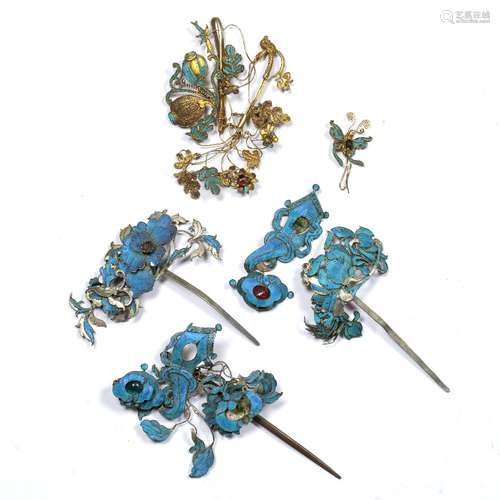 Five gilt metal and kingfisher hair pins Chinese mostly decorated with decorations of flowers and