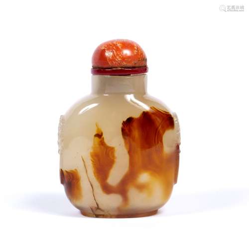 Pale greyish brown agate snuff bottle Chinese, 1840-1880 of rounded rectangular form, the body