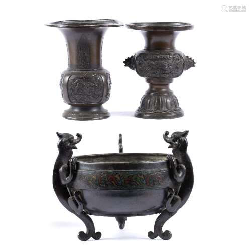 Bronze archaic style vase Japanese, Meiji 13.5cm a bronze Japanese vase, 13cm and a cloisonne