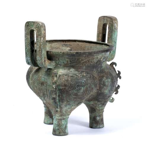 Bronze ritual food vessel, Li Ding Chinese Shang Dynasty style, the body composing of three