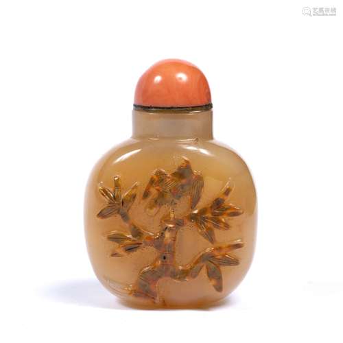 Misty brown agate snuff bottle Chinese, 1840-1880 of rounded rectangular form, the body with