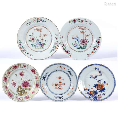 Group of five famille rose plates Chinese, 18th/early 19th Century largest 24cm