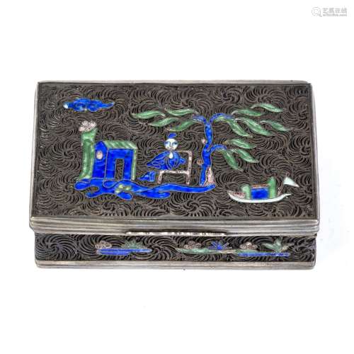 Silver filigree and enamel snuff box Chinese, 19th Century decorated with a seated women next to a