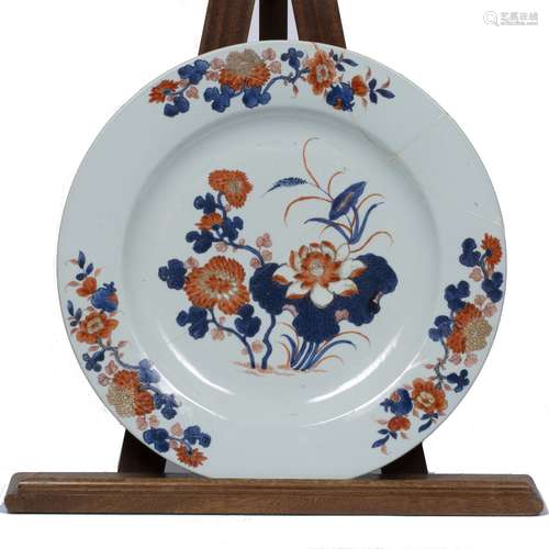 Imari porcelain charger Chinese, circa 1800 with lotus and peony flowers in iron red and