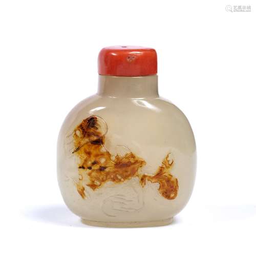 Misty brown agate snuff bottle Chinese, 1840-1880 of rounded rectangular form, the body with