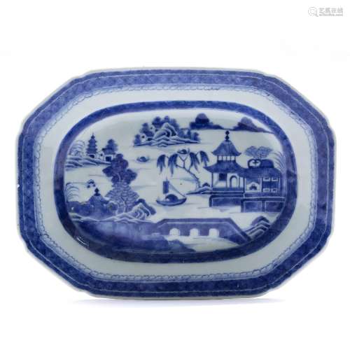 Export small meat plate Chinese, early 19th Century with temple bridge and river scene 28.5cm