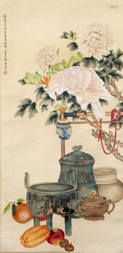 Scroll Chinese depicting a pet parrot overlooking three archaic bronzes, signed top left