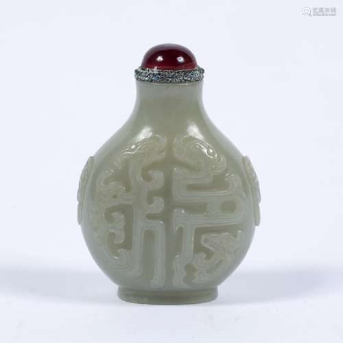 Mutton fat jade snuff bottle Chinese, 19th Century decorated with kuyi dragons, with a glass stopper