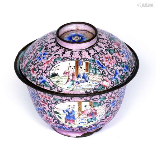 Pink enamel bowl and cover Chinese, 19th Century painted with reserve panels of figures 10cm across