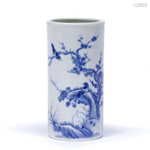 Blue and white brush pot Chinese, Republic period (1912-1949) of cylindrical shape, the exterior