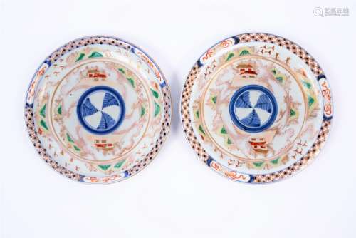 Pair of Imari dishes Japanese, circa 1800 each decorated with central circle of ferns surrounded