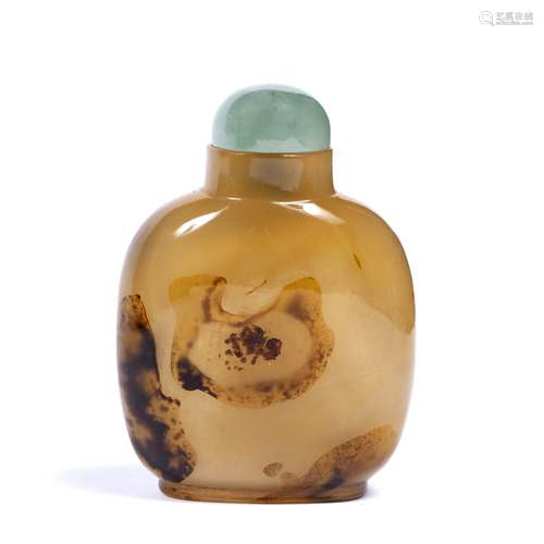 Pale brown agate snuff bottle Chinese, 1840-1880 of rounded rectangular form, the body with dark