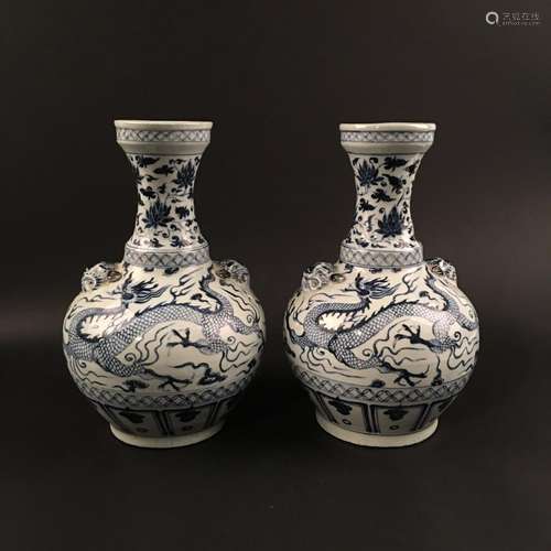 A Pair of Chinese Blue-White 'Dragon' Vase