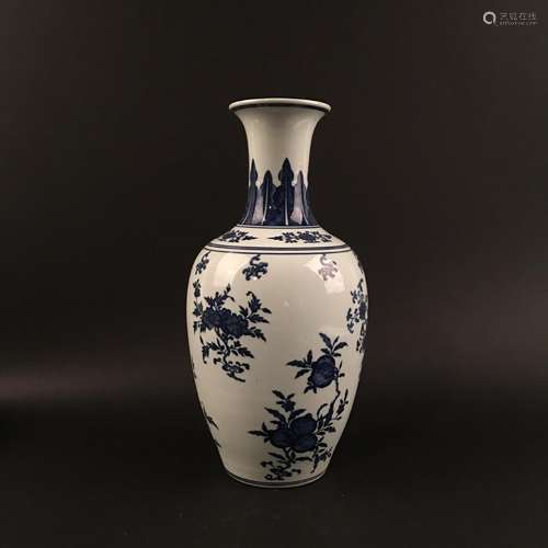 Chinese Blue-White 'Pomegranate' Vase, Qianlong mark