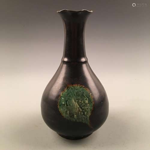 Chinese Black Lobed Ji Zhou Ware Porcelain Vase