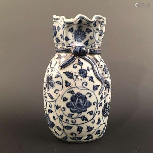 Chinese Blue-White 'Floral' Vase