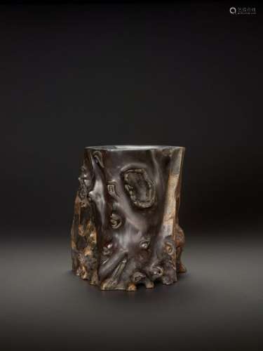 A CARVED ZITAN TRUNK BRUSHPOT, 18TH