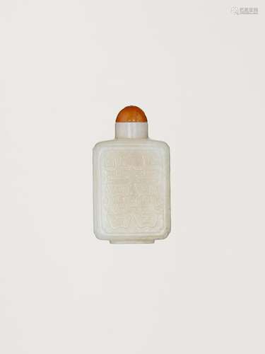 A WHITE JADE SNUFF BOTTLE, 1750 1850