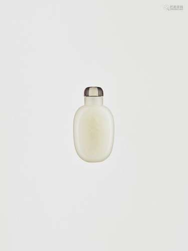 A WHITE JADE SNUFF BOTTLE 18TH CENTURY