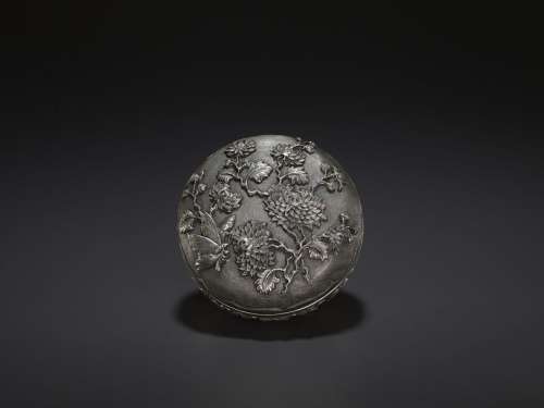 A SILVER ‘PEONY’ BOX, QING DYNASTY