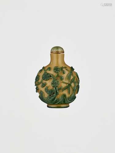 AN OVERLAY SNUFF BOTTLE, 1820 1860