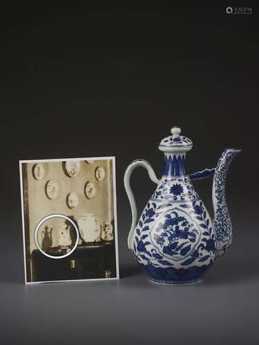 A DAOGUANG MARK & PERIOD PORCELAIN EWER